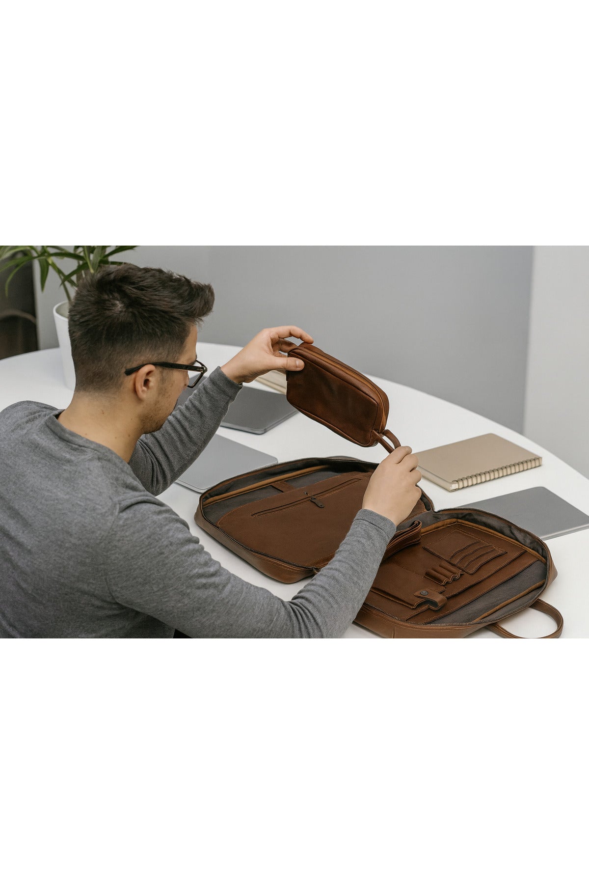 15.7 İnç Organizer Laptop ve Evrak Çantası