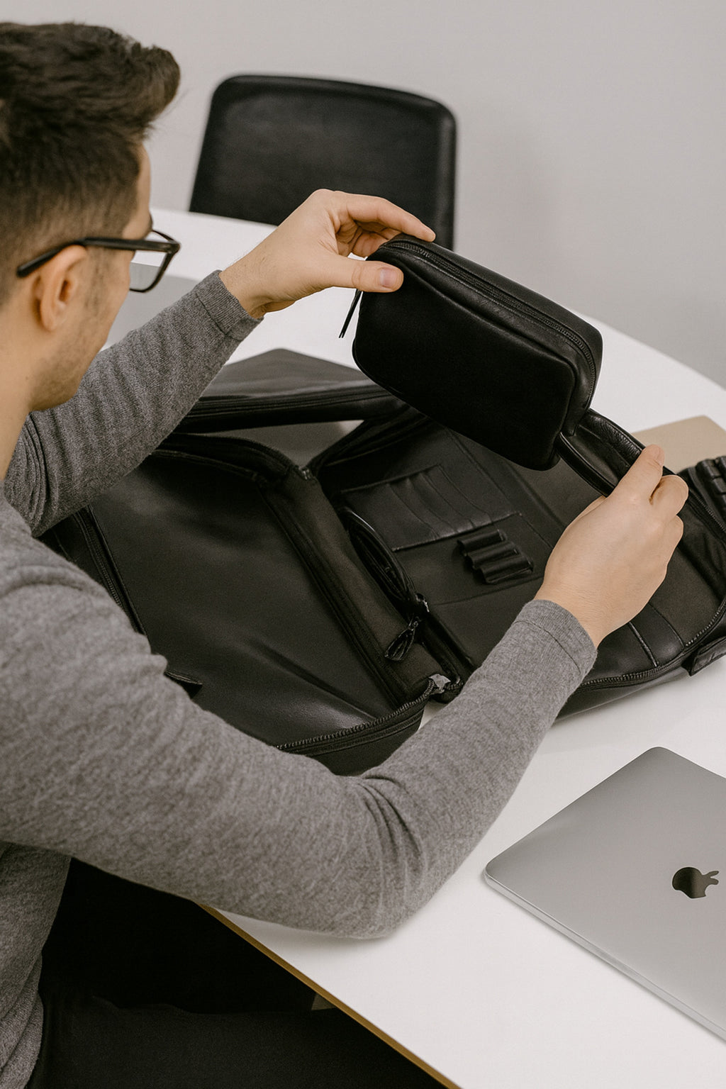 15.7 İnç Organizer Laptop ve Evrak Çantası