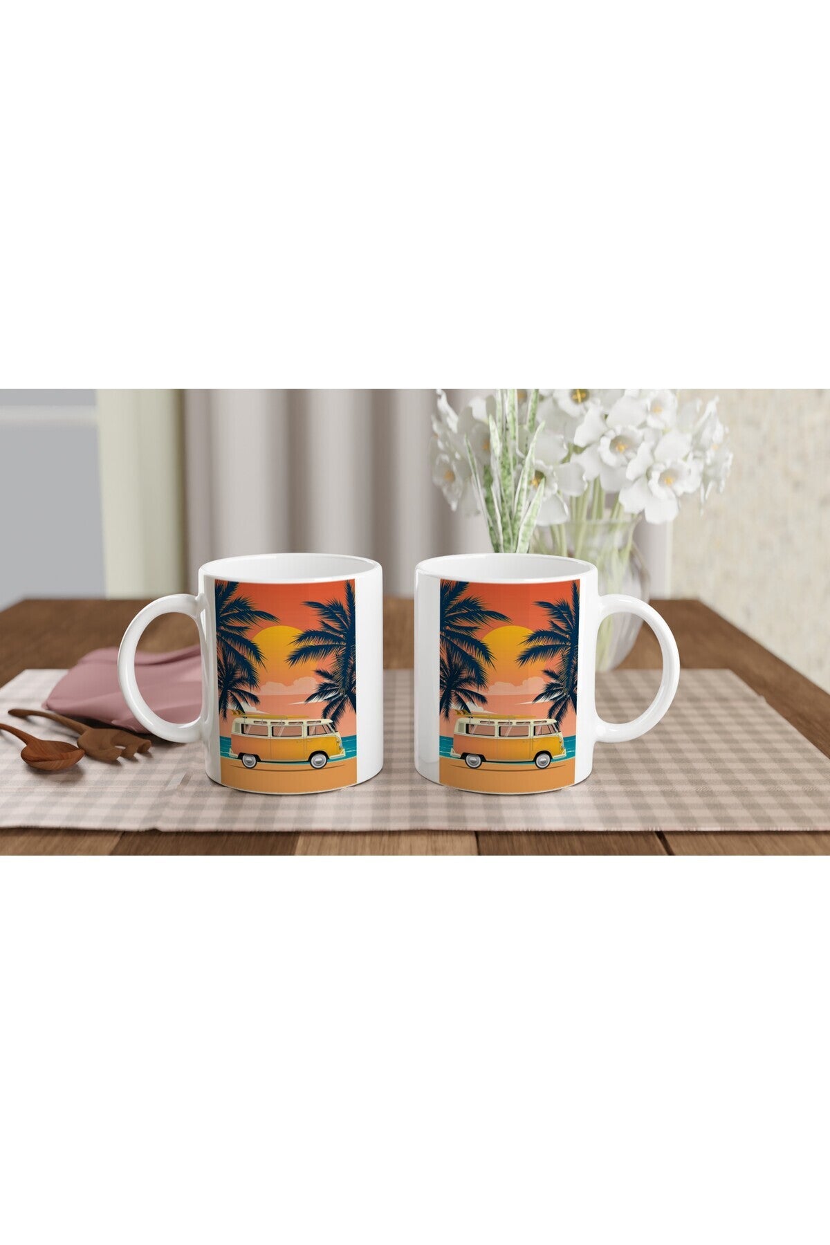 Gün Batımında Palmiye ve Surf Minibüsü Temalı Retro Kupa Bardak