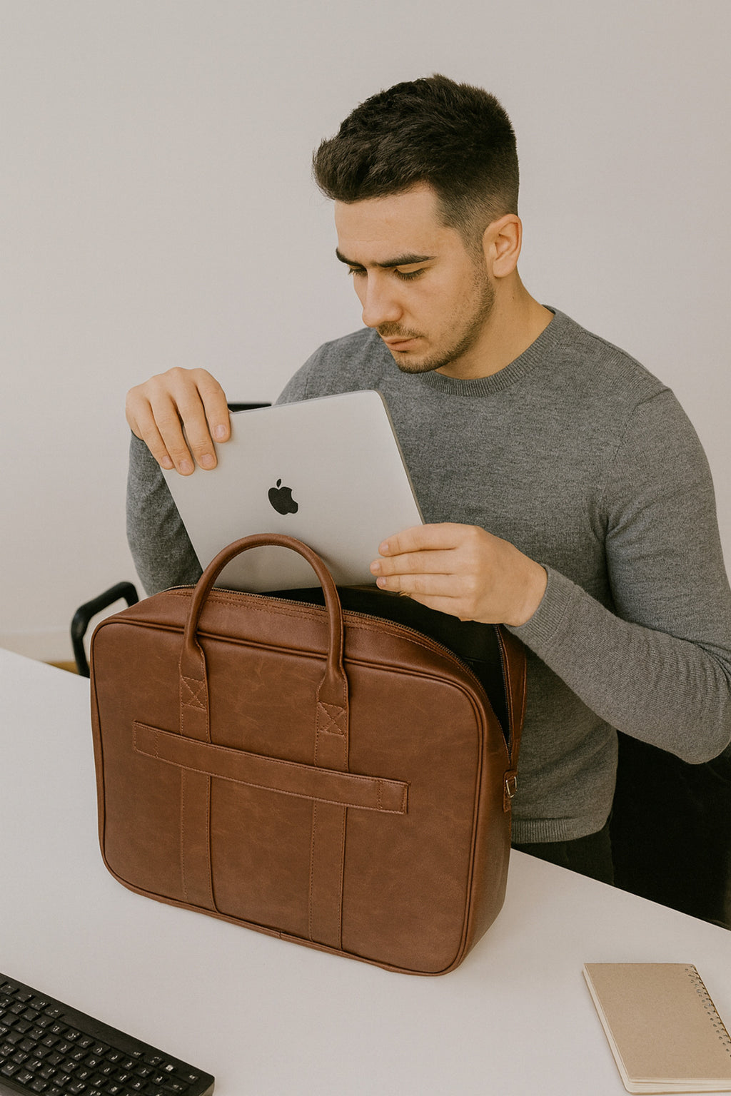15.7 İnç Organizer Laptop ve Evrak Çantası