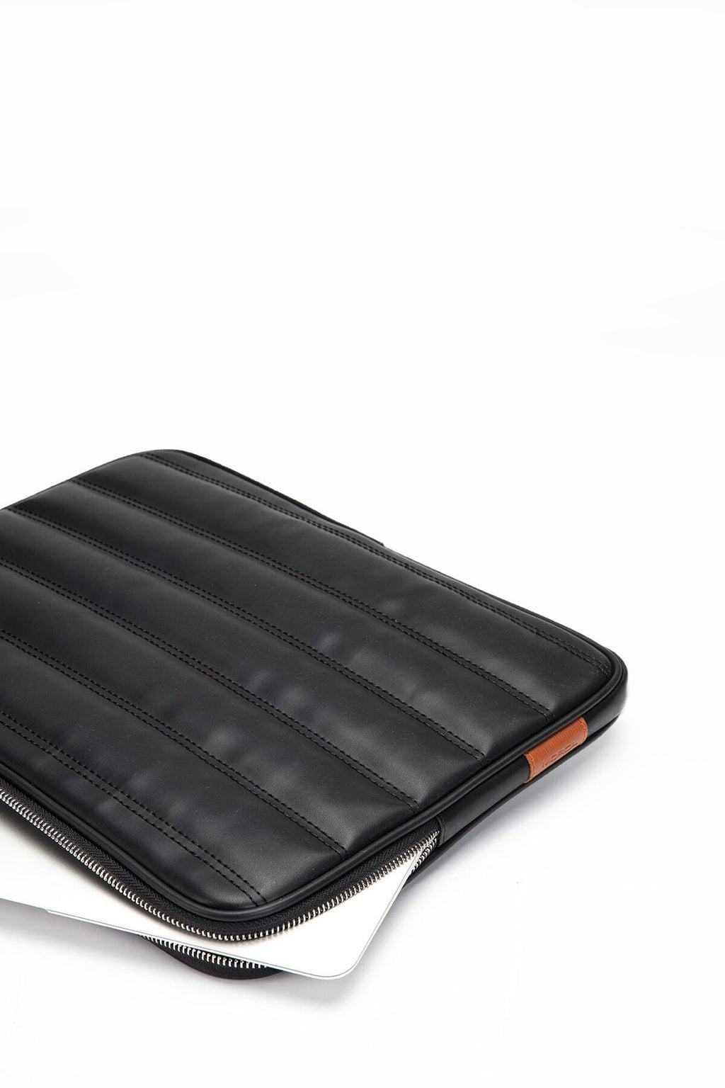 Macbook Air/Pro 13" ve 14" Inç Laptop Kılıfı Kapitone Düz Siyah