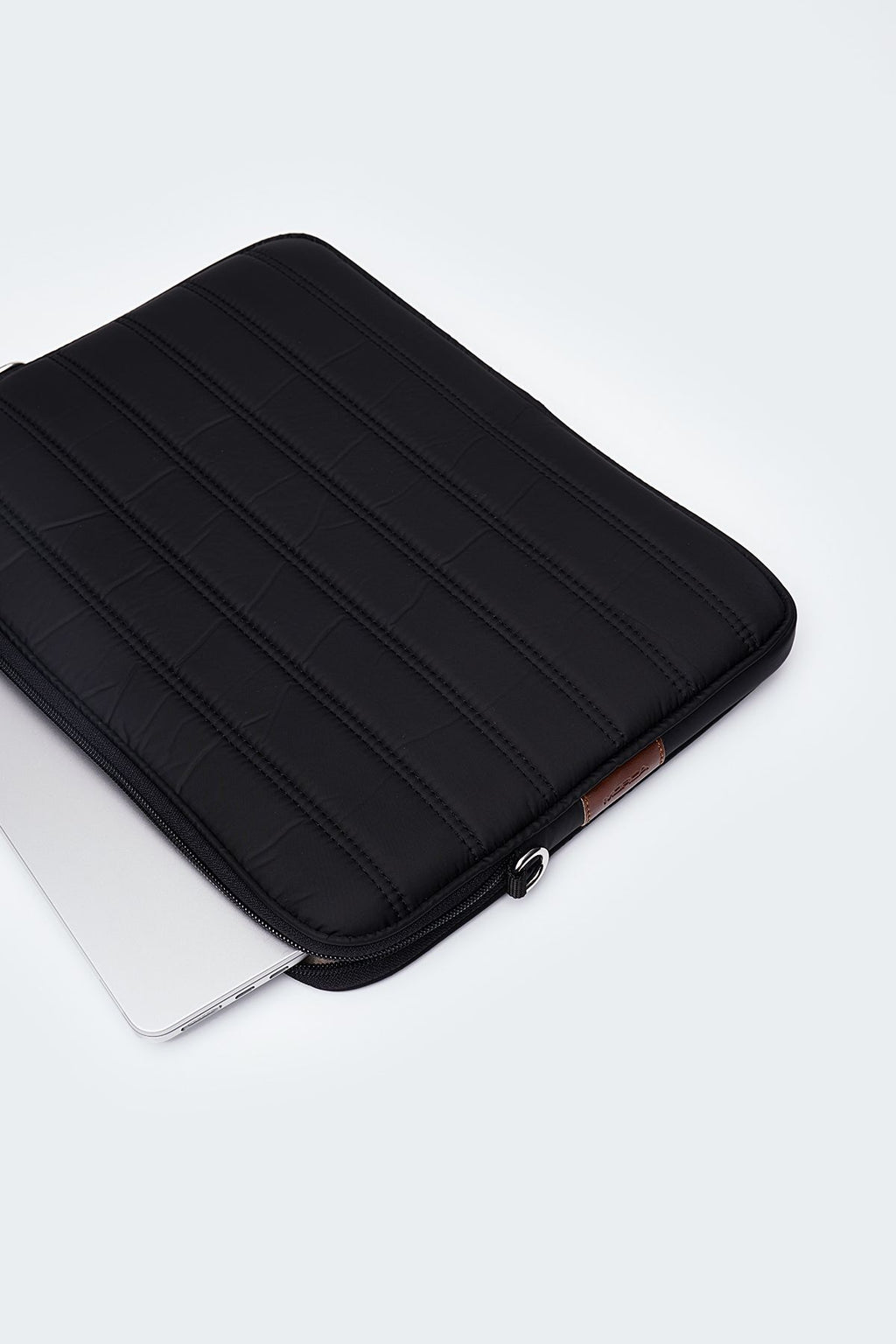 Macbook Air/Pro 13" ve 14" Inç Su Geçirmez Laptop Kılıfı Siyah