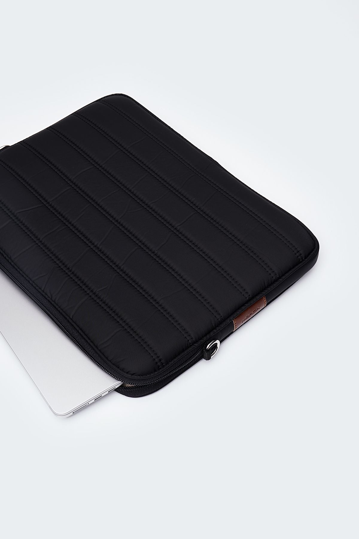 Su Geçirmez Kumaş Laptop Kılıfı 15.6" ve 16" Inç Siyah